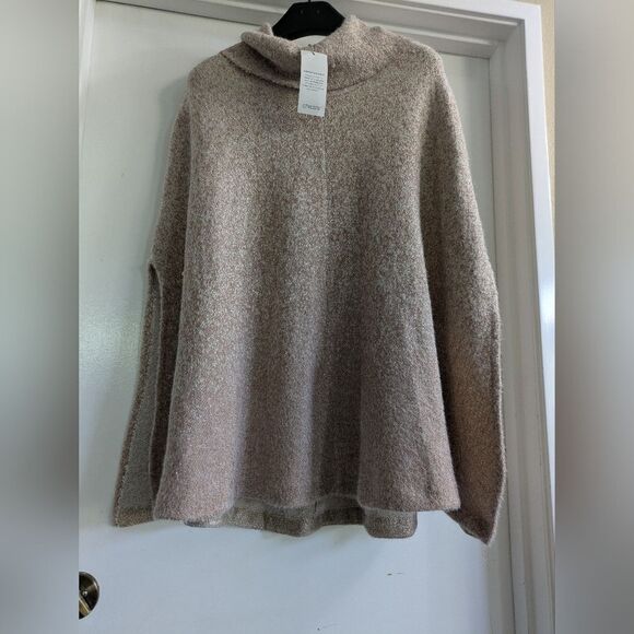 Chico’s Fuzzy Pale Pink and Rose Gold Shine Knit Cape Gold Size L/XL - Picture 3 of 6